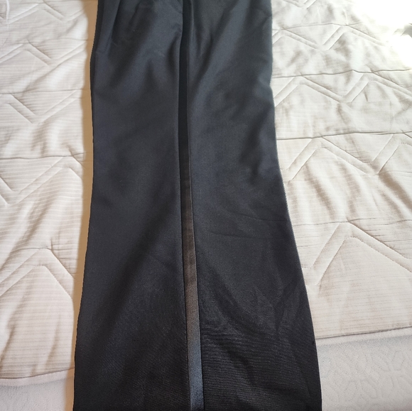 Tuxedo - Picture 5 of 16